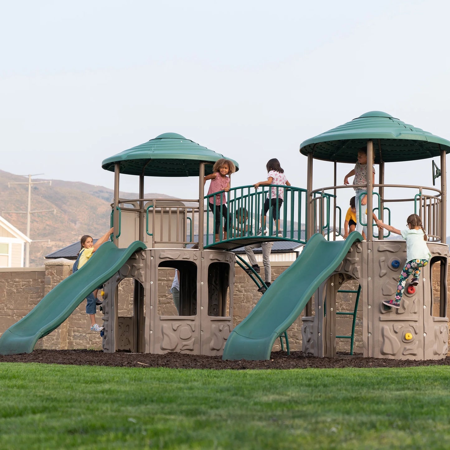 Kid'S Double Adventure Tower with Bridge and Climbing Walls (90971)