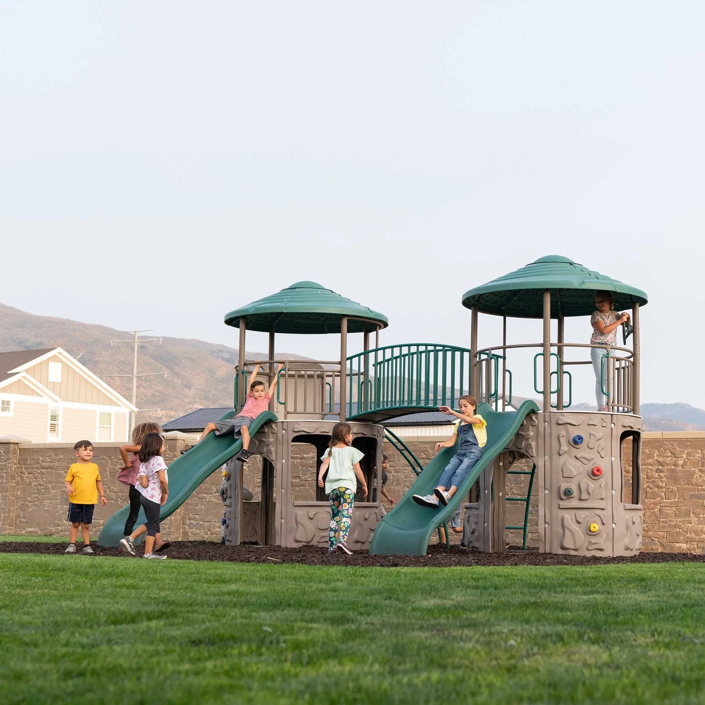 Kid'S Double Adventure Tower with Bridge and Climbing Walls (90971)