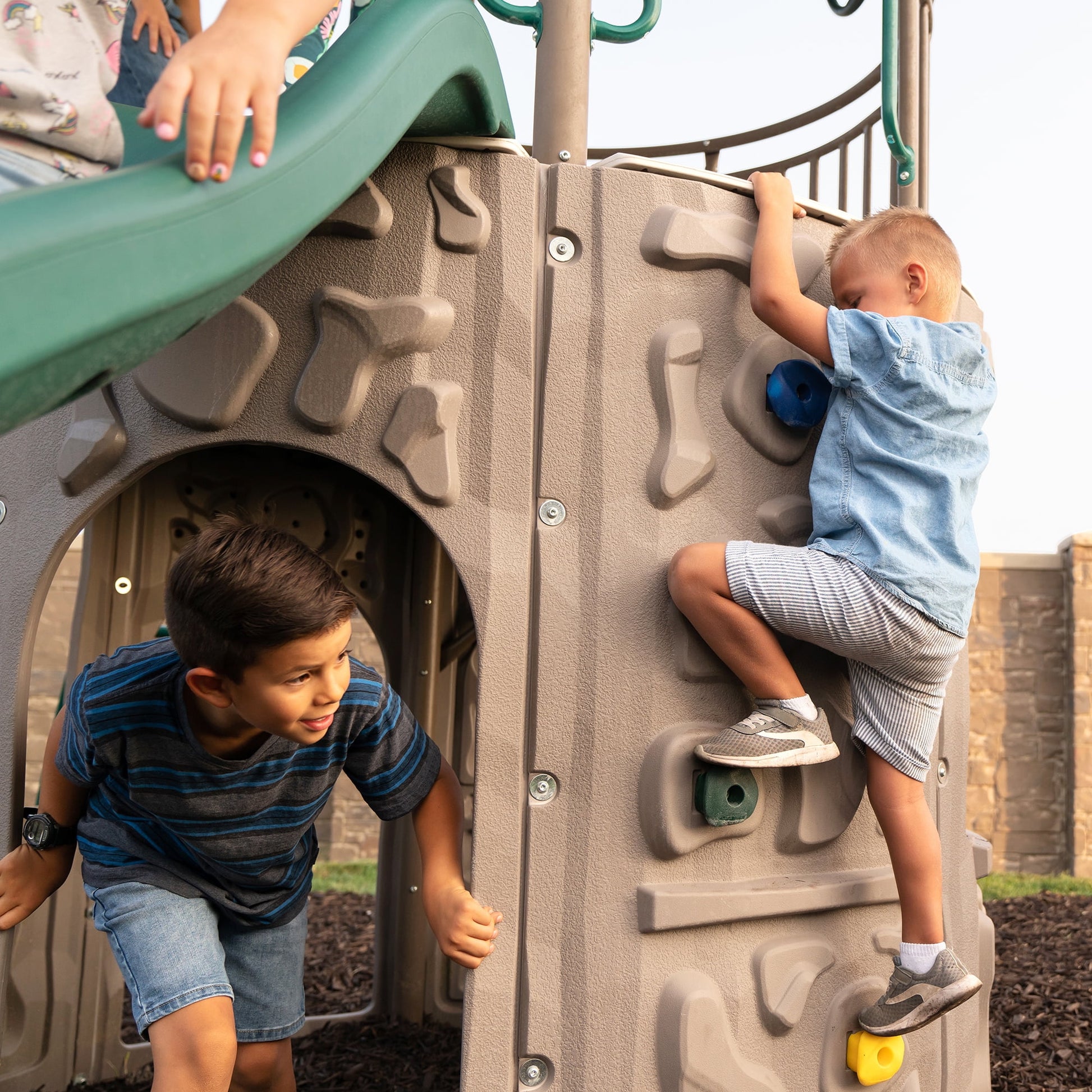 Kid'S Double Adventure Tower with Bridge and Climbing Walls (90971)